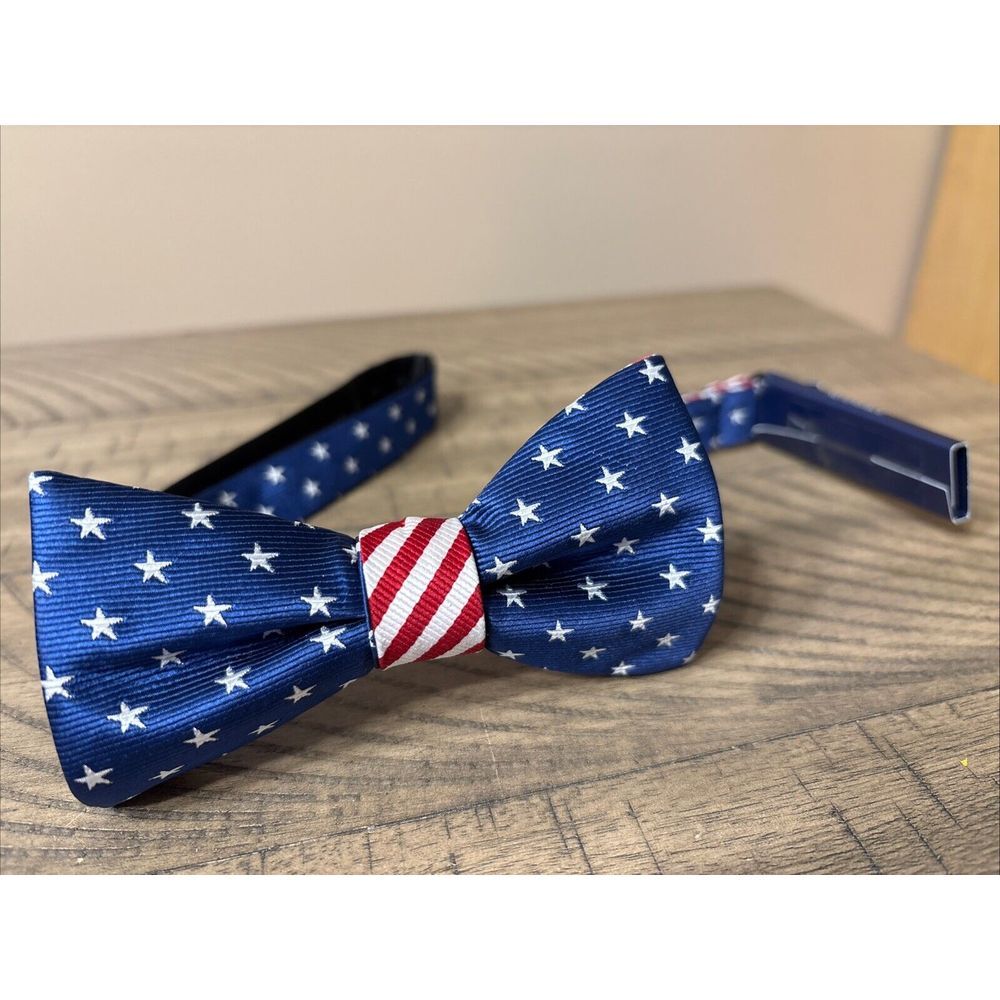 Saddlebred Men's USA American Flag Bow Tie Pre-Tied USA Patriotic Bow Tie NWT